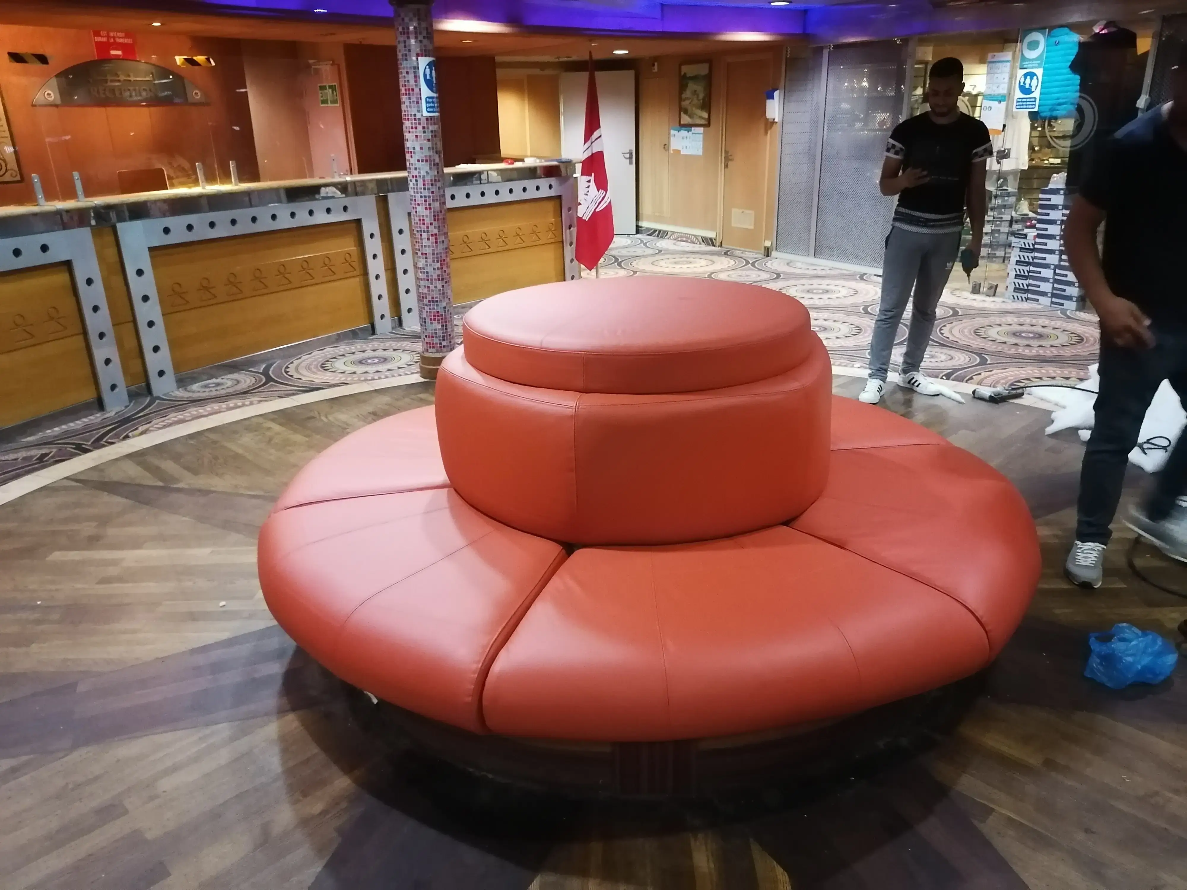 Retapissage salon en cuir réception , care ferry Carthage project 2